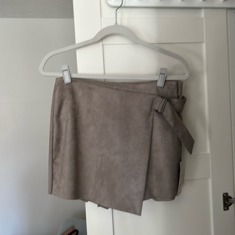 NWT Zara faux suede skort